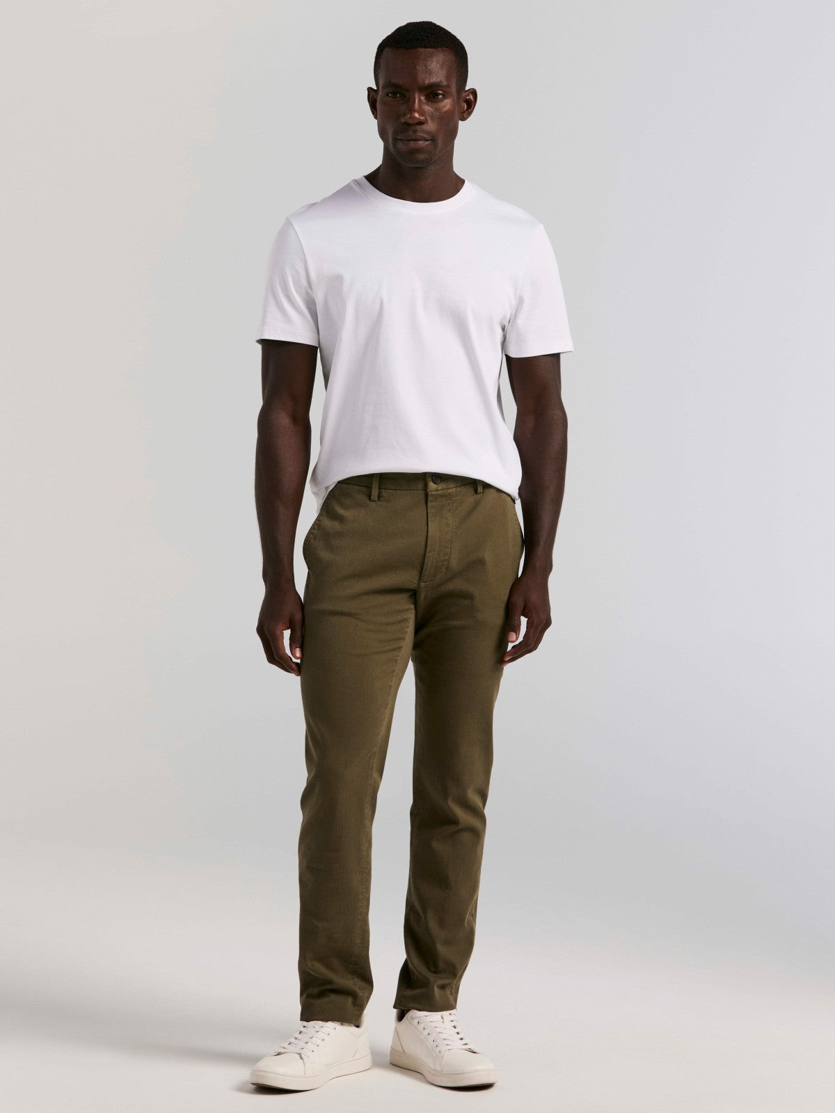 Perry Ellis Slim Fit Dyed Solid Twill Chino Pant